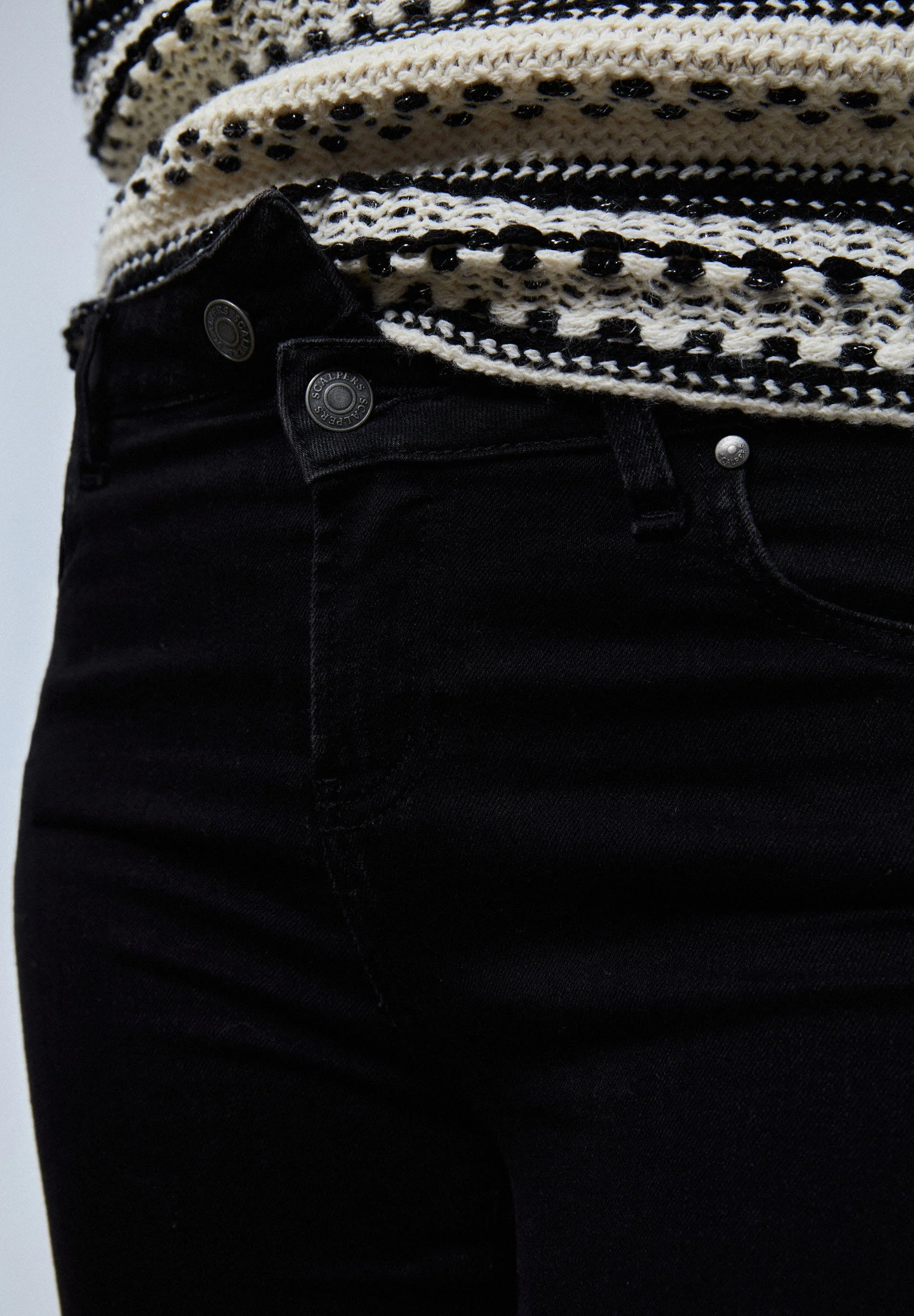 SKINNY JEANS WITH BUTTONS - Image 4