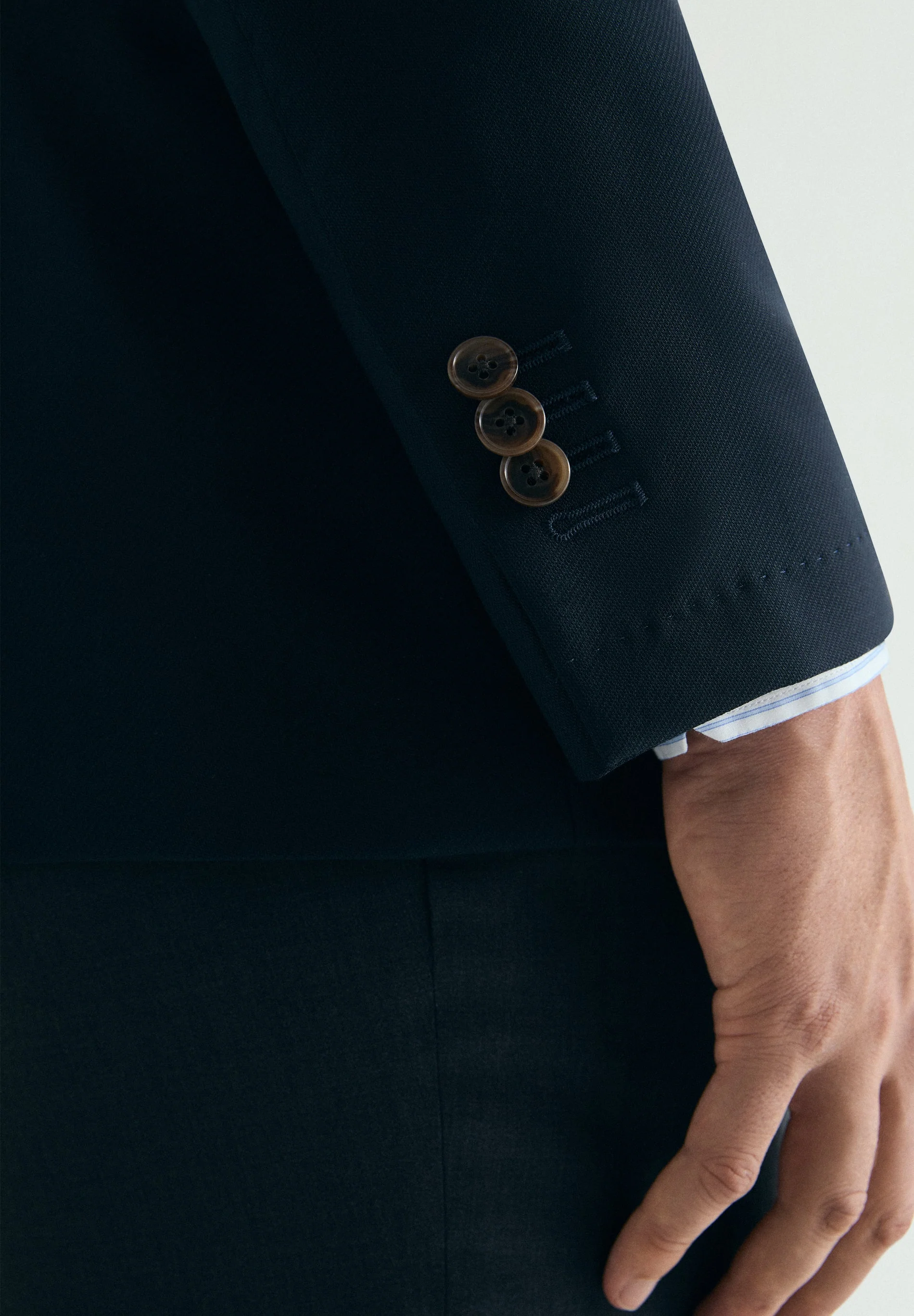 CLASSIC WOOL BLAZER - Image 4