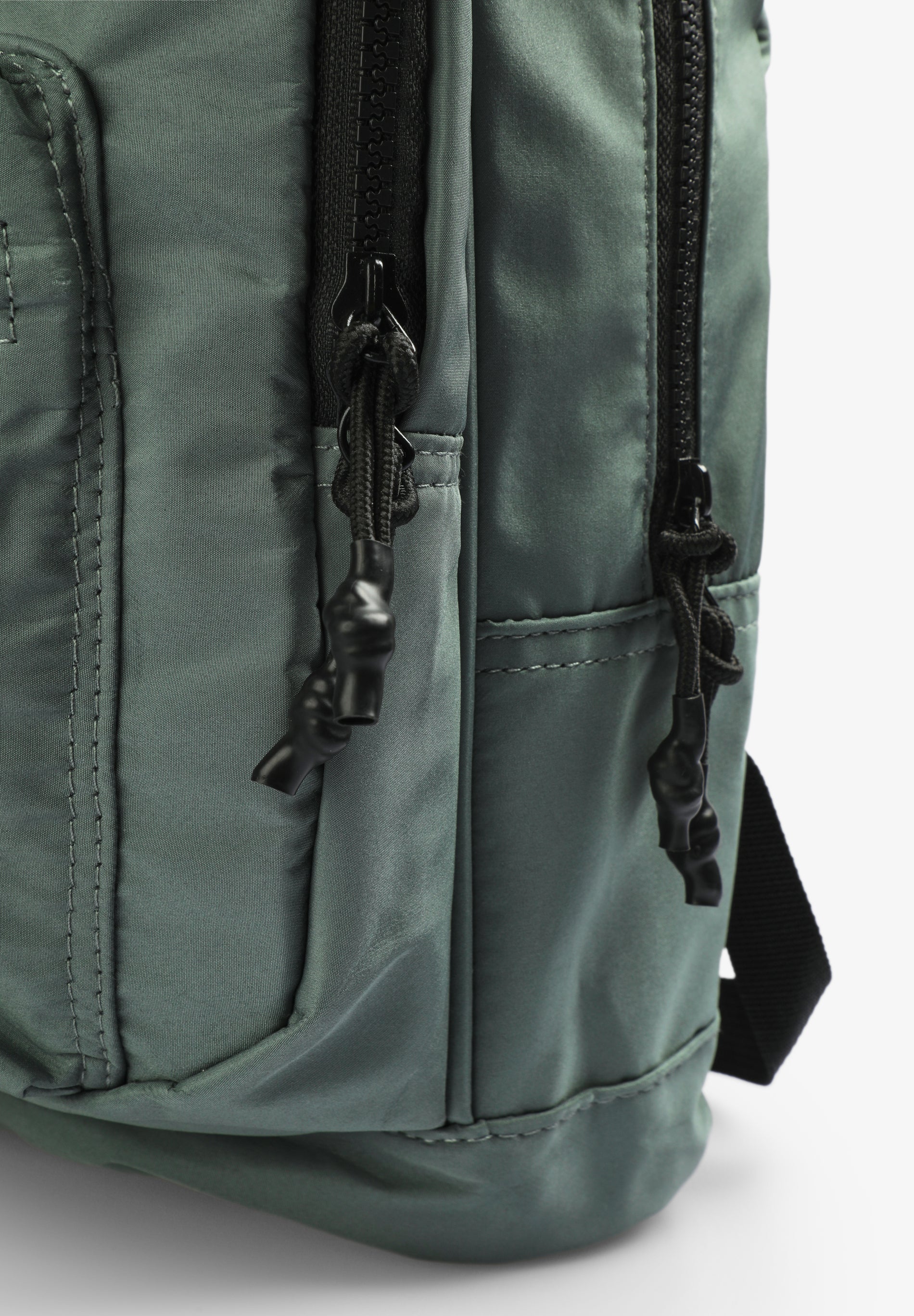 BASIC BACKPACK WITH SKULL - Image 4