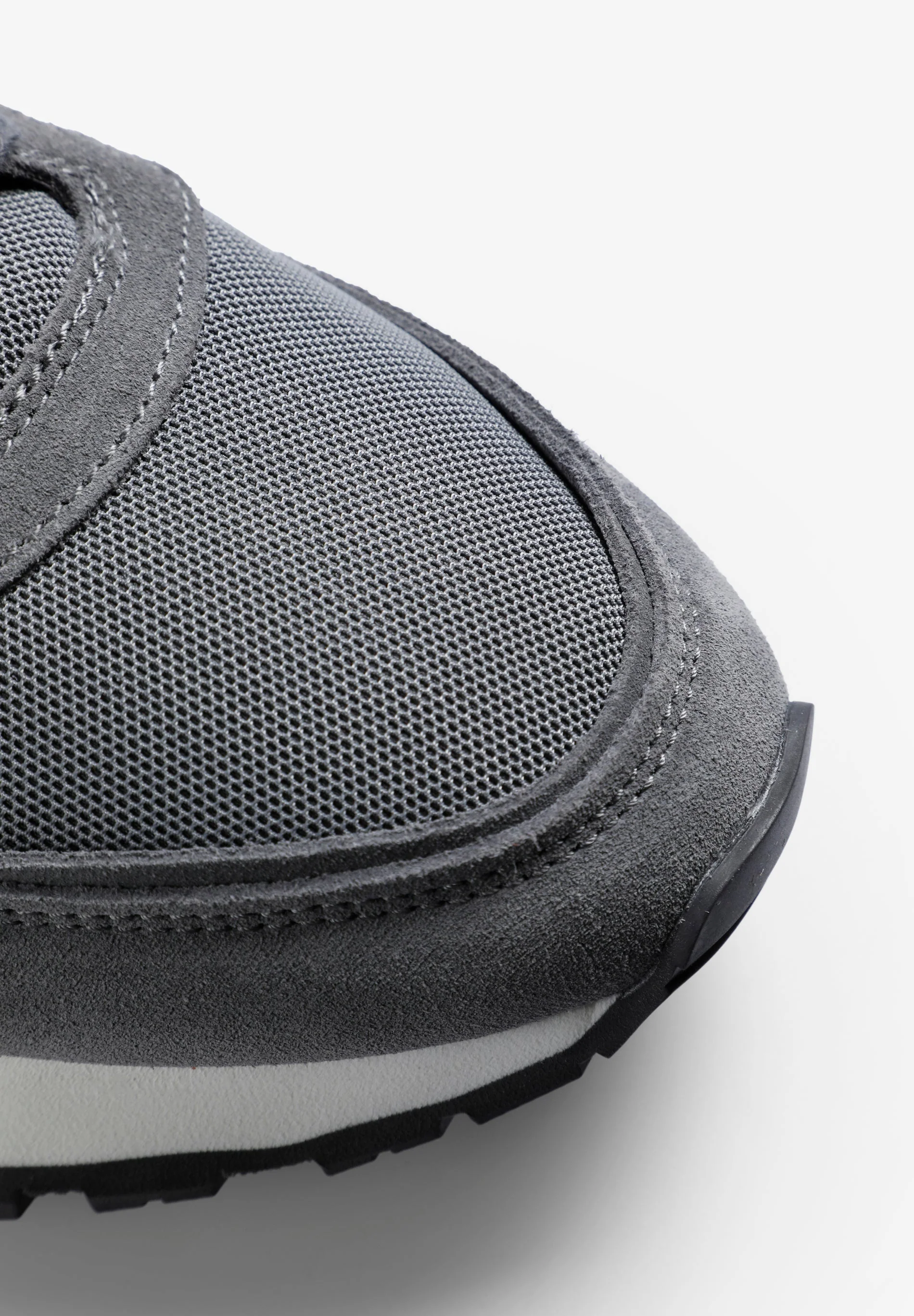 LIGHTWEIGHT SNEAKERS WITH CONTRAST SKULL - Image 5