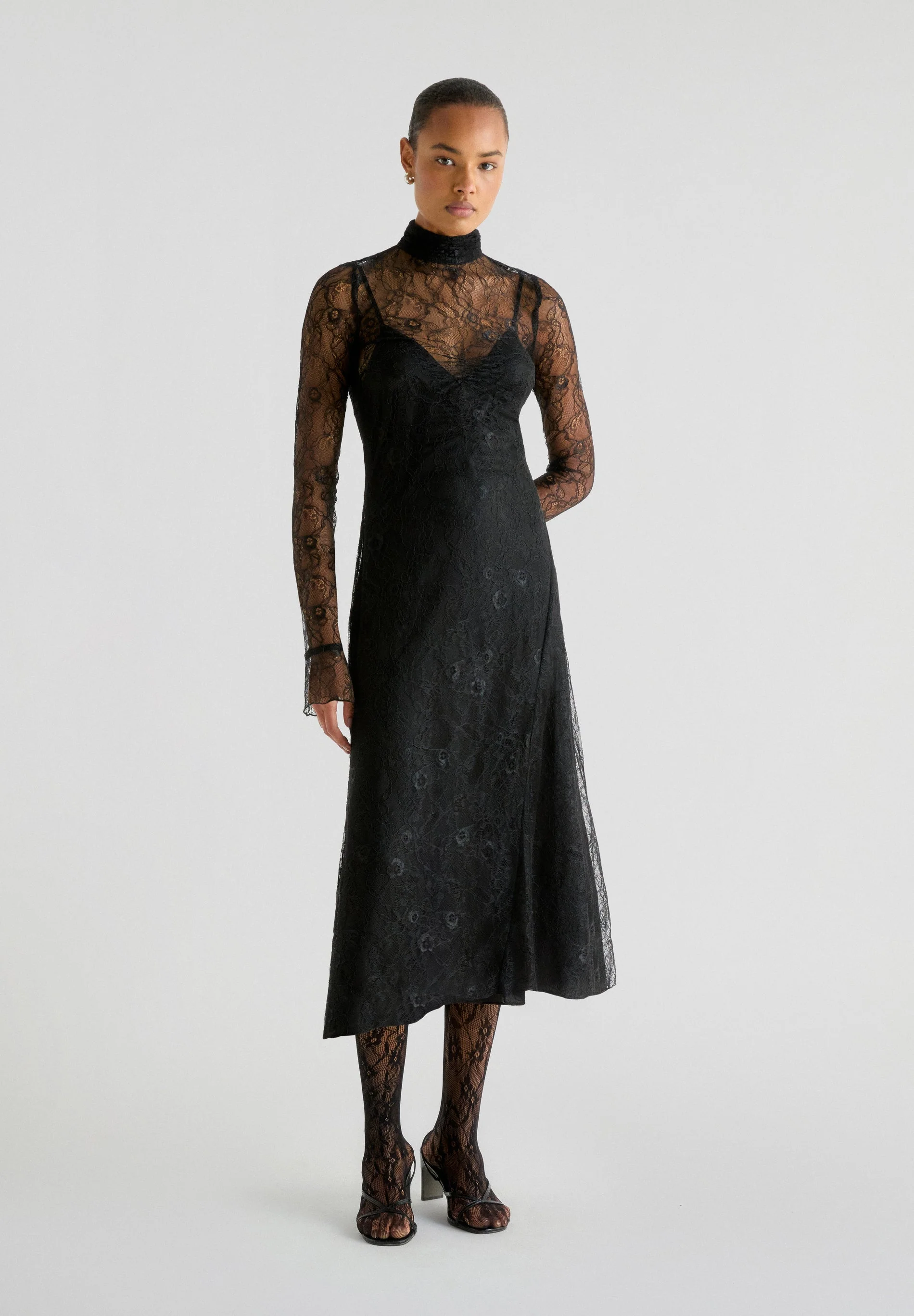 XM LACE DRESS - Image 3