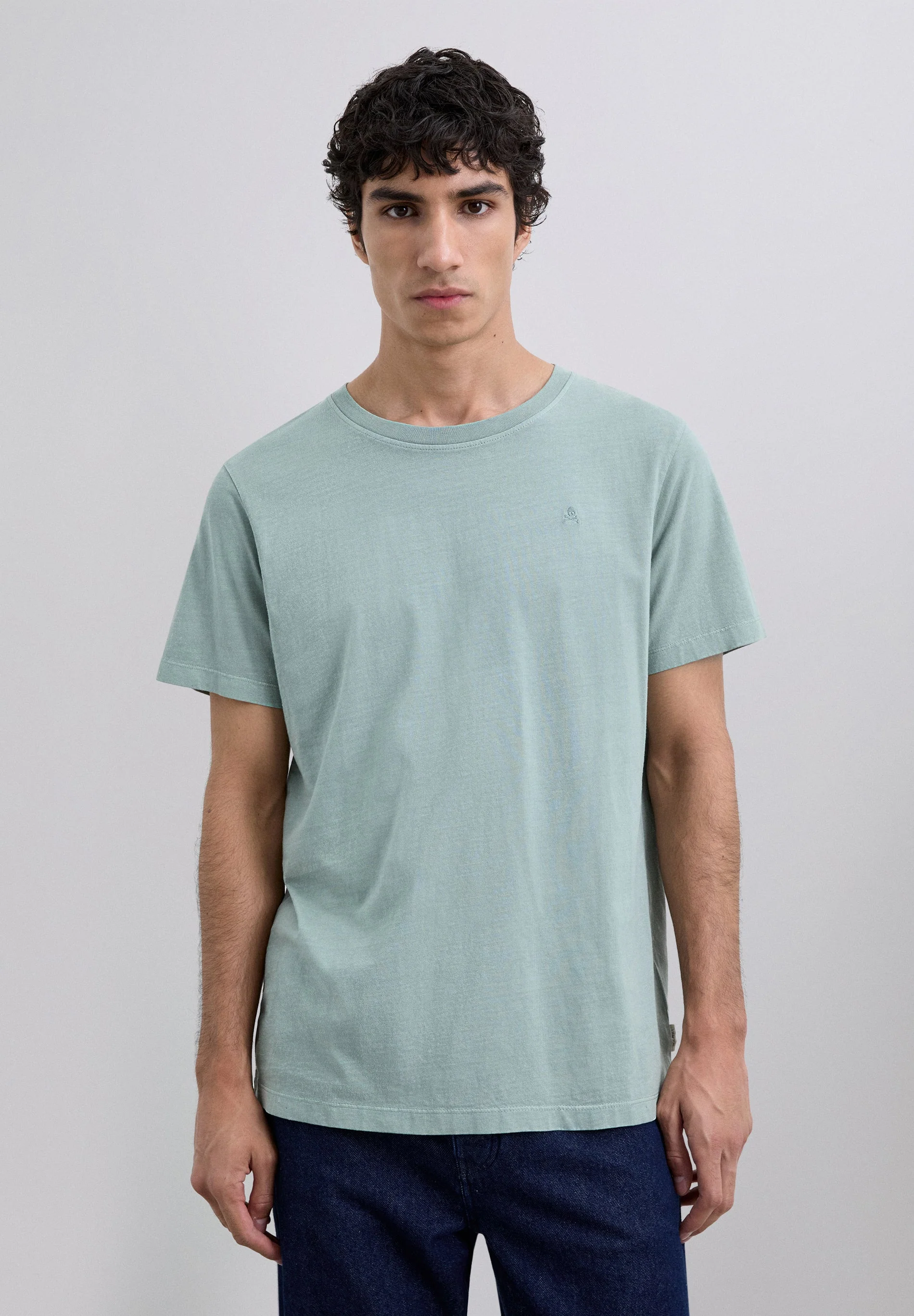 T-SHIRT WITH MATCHING EMBROIDERED SKULL