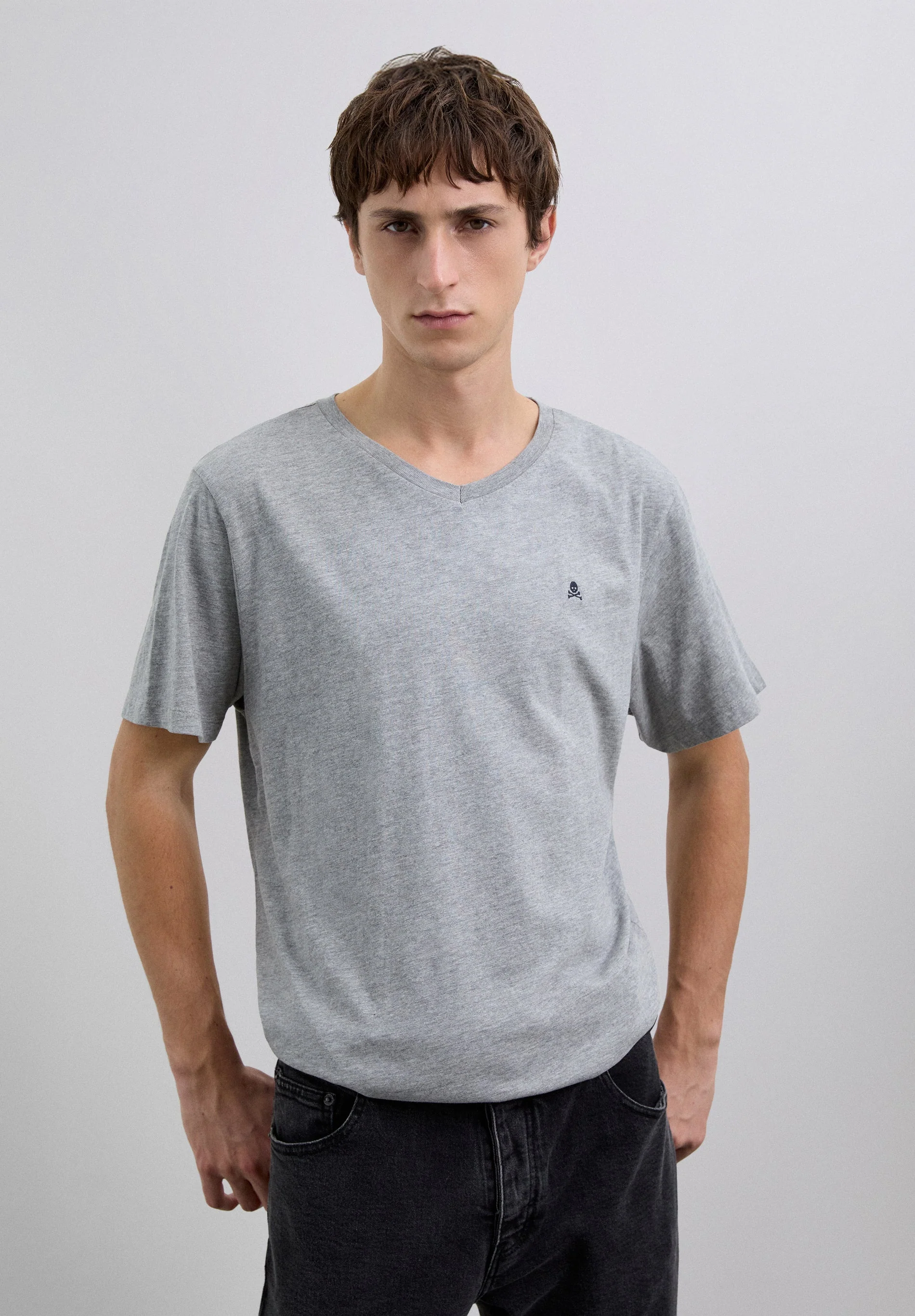 EMBROIDERED SKULL T-SHIRT