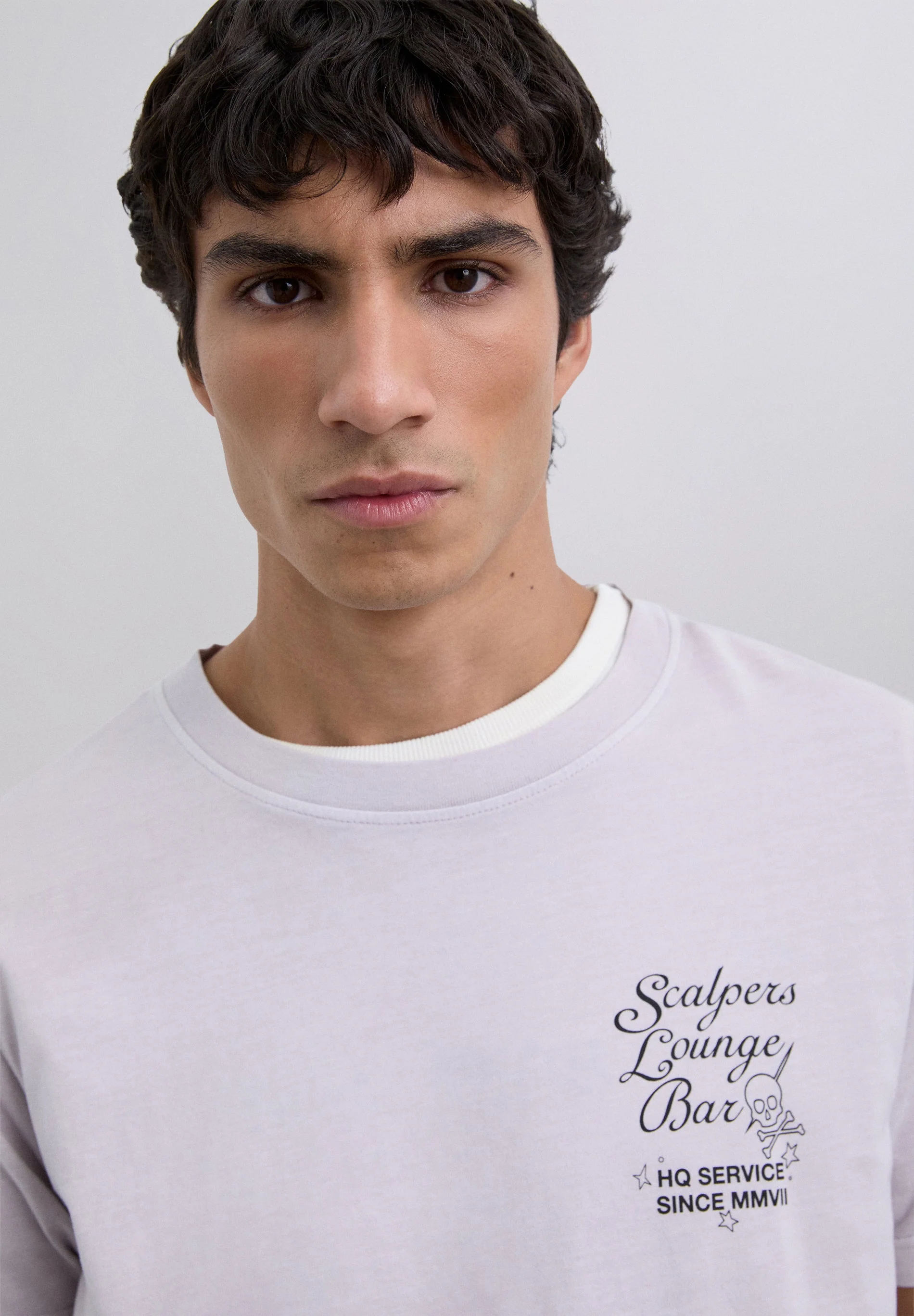 LOUNGE BAR PRINT T-SHIRT - Image 2