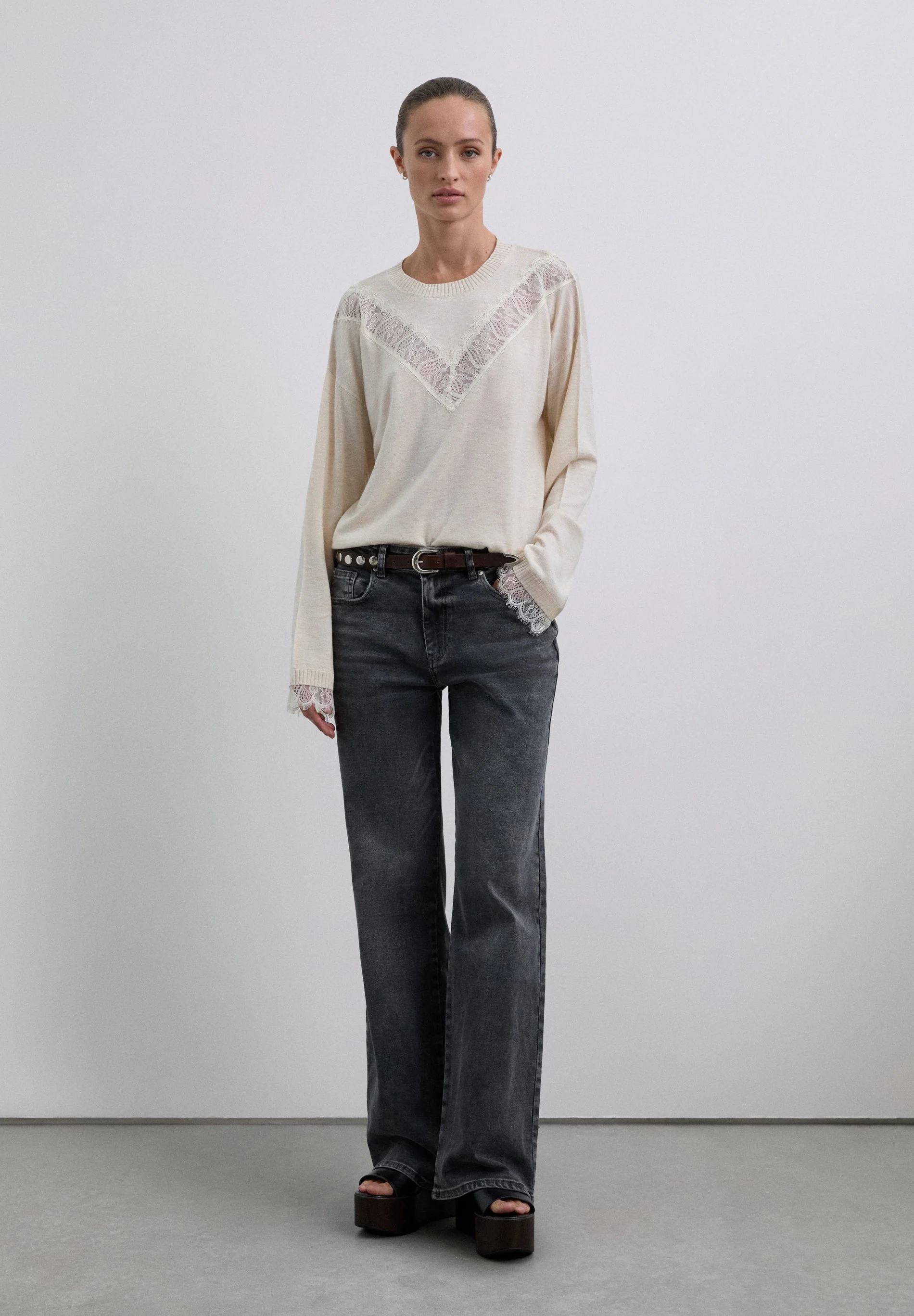 LACE DETAIL SWEATER - Image 2