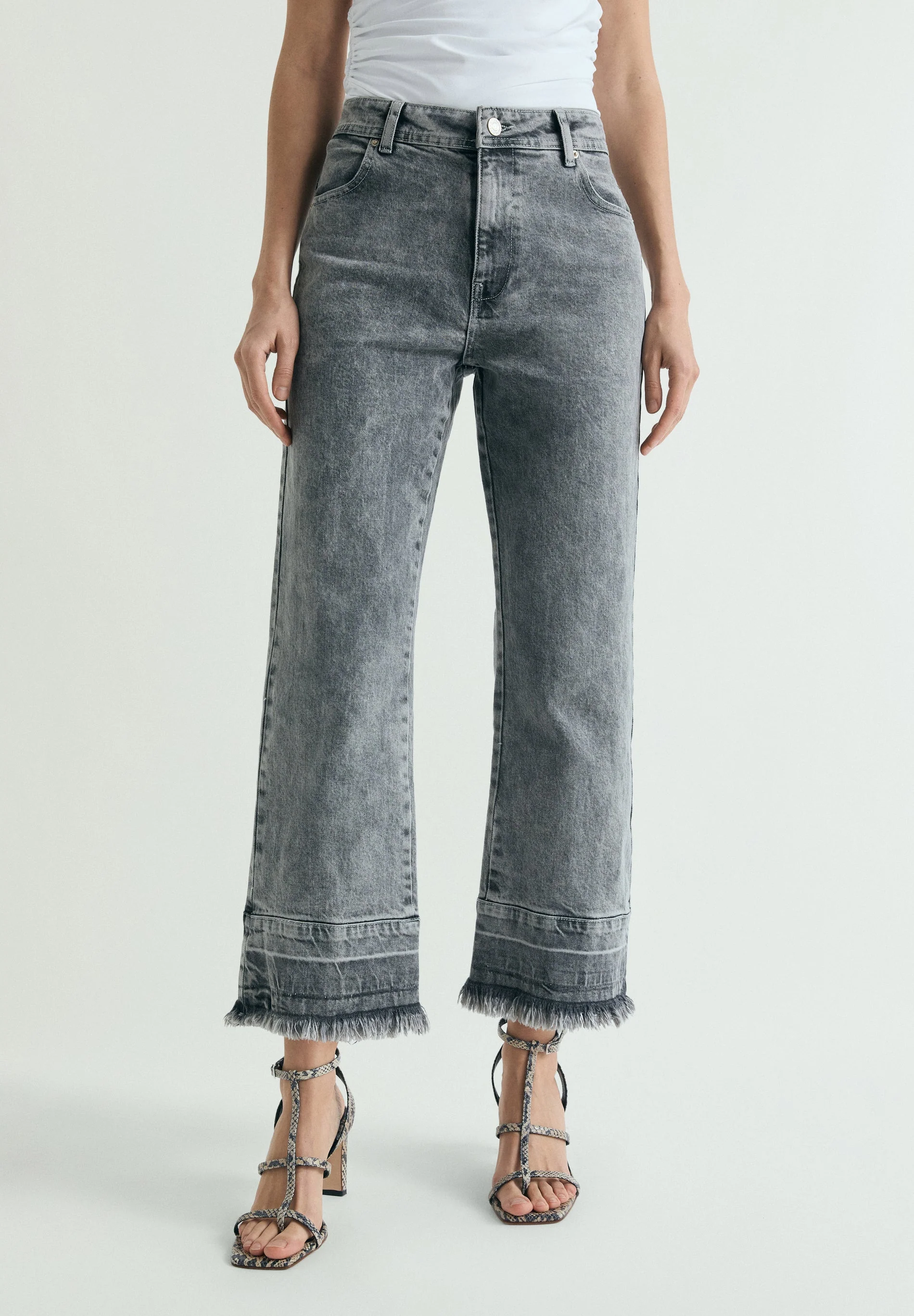 FADED FRAYED EDGE JEANS - Image 3