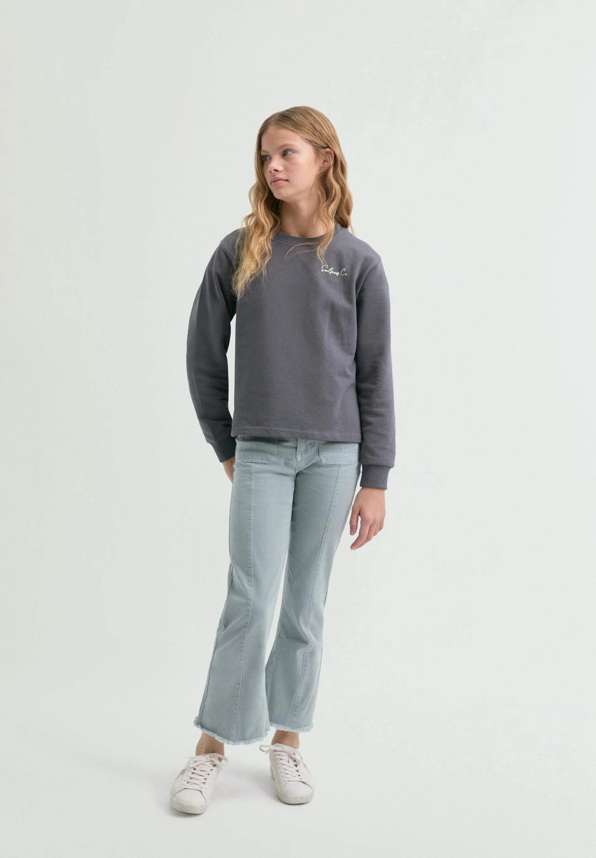 SWEATSHIRT WITH CONTRAST EMBROIDERY - Image 3