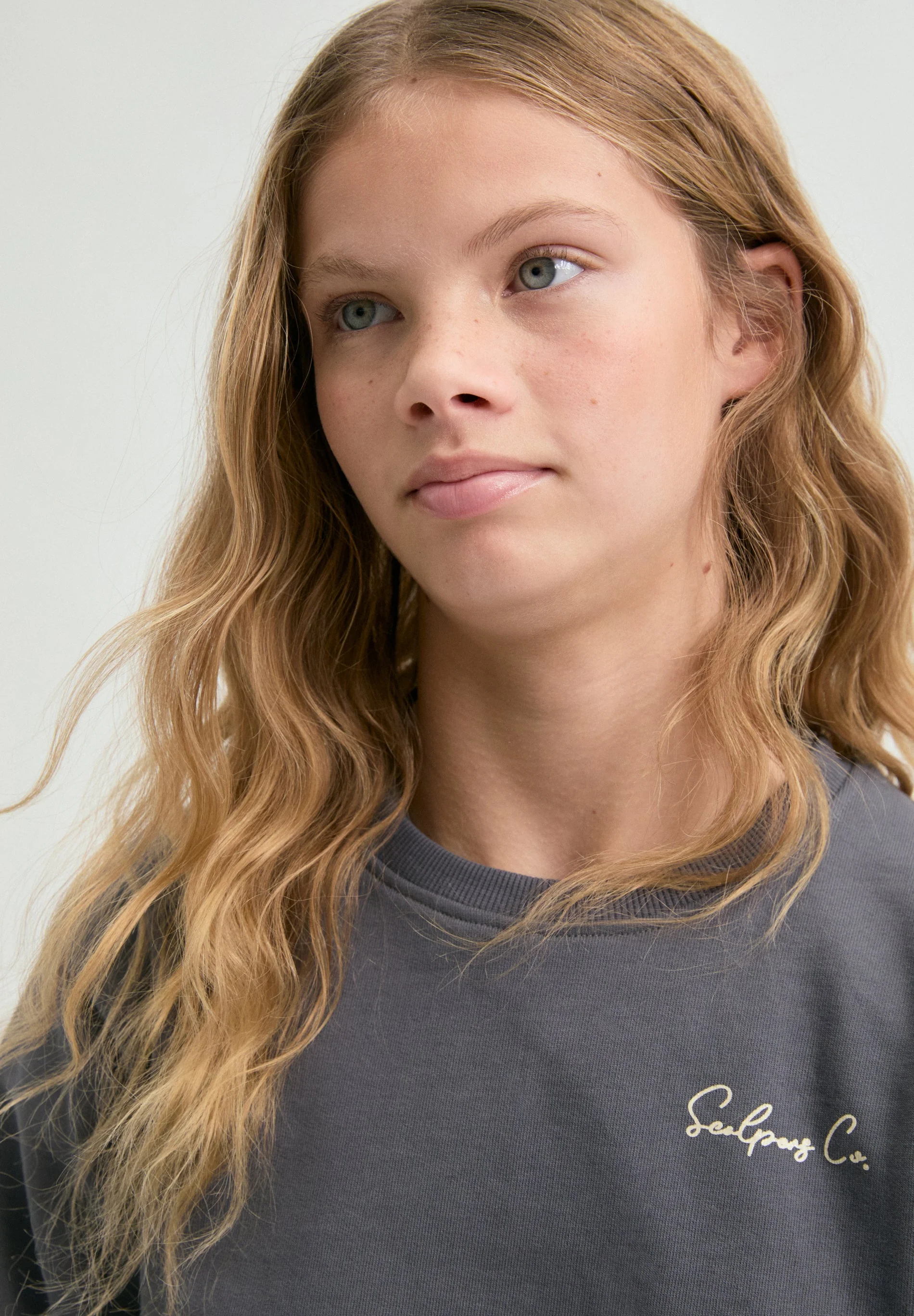 SWEATSHIRT WITH CONTRAST EMBROIDERY - Image 5