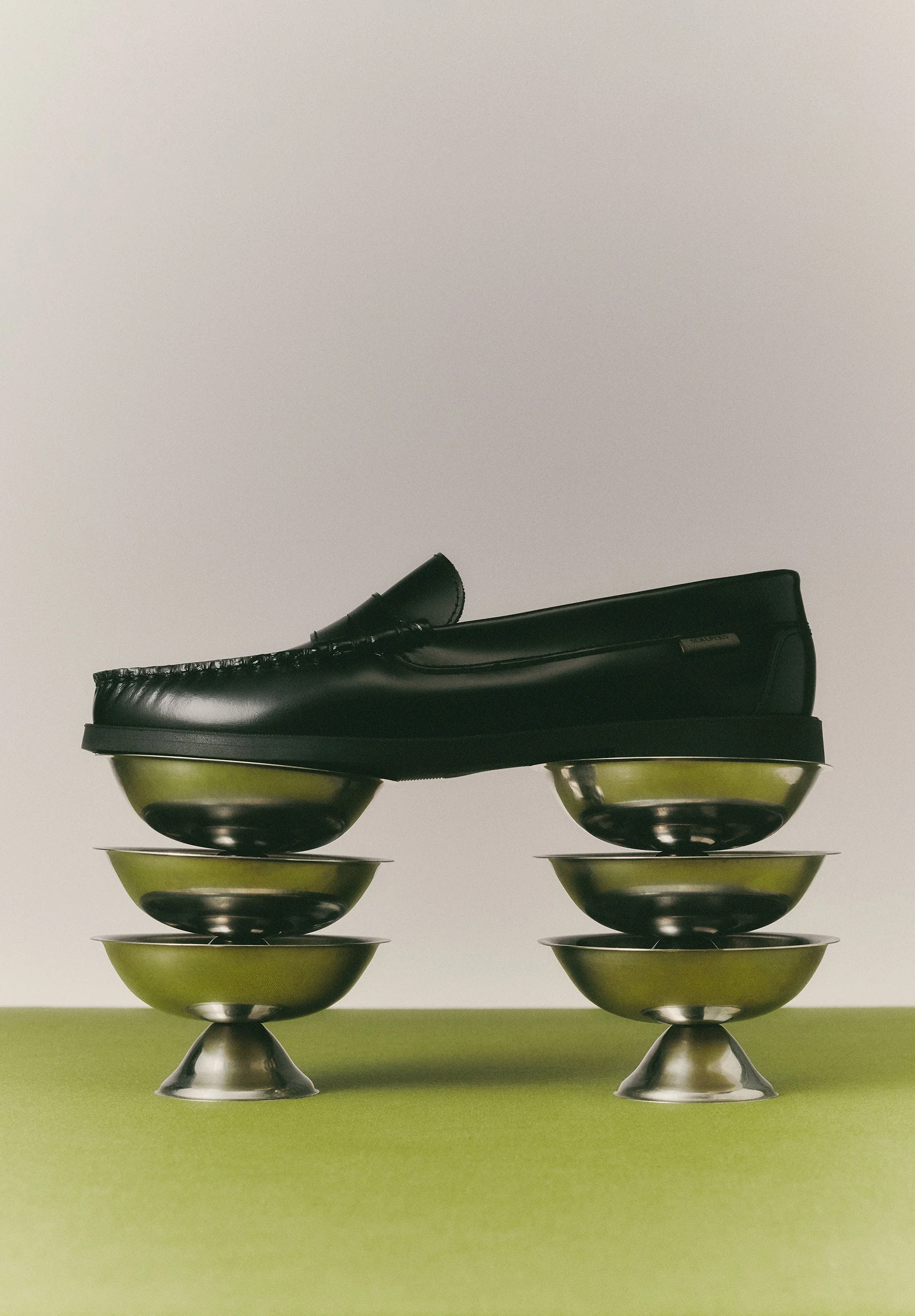 CLASSIC LEATHER LOAFERS
