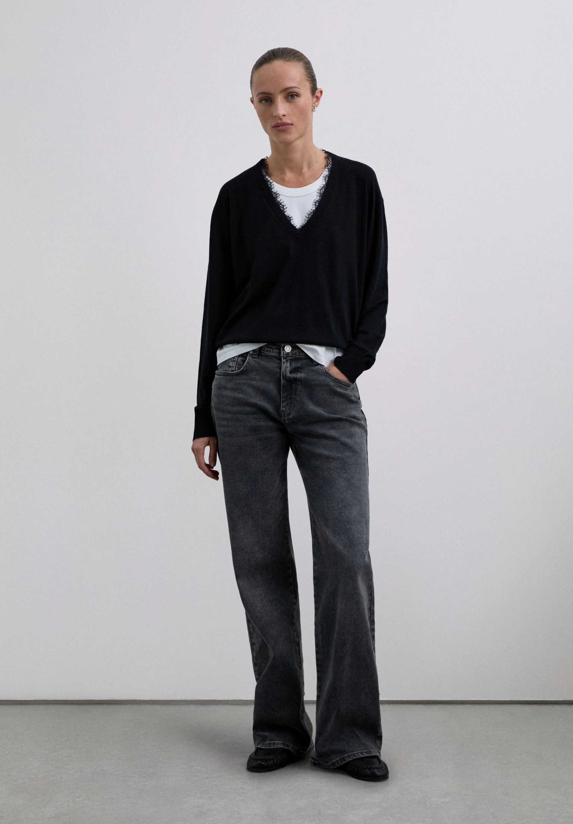 V-NECK SWEATER WITH LACE - Image 3